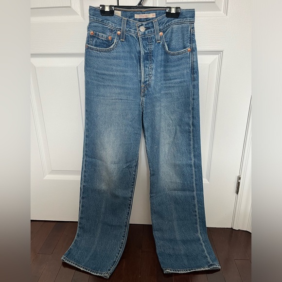 Levi’s Ribcage Straight Jean - Picture 1 of 3